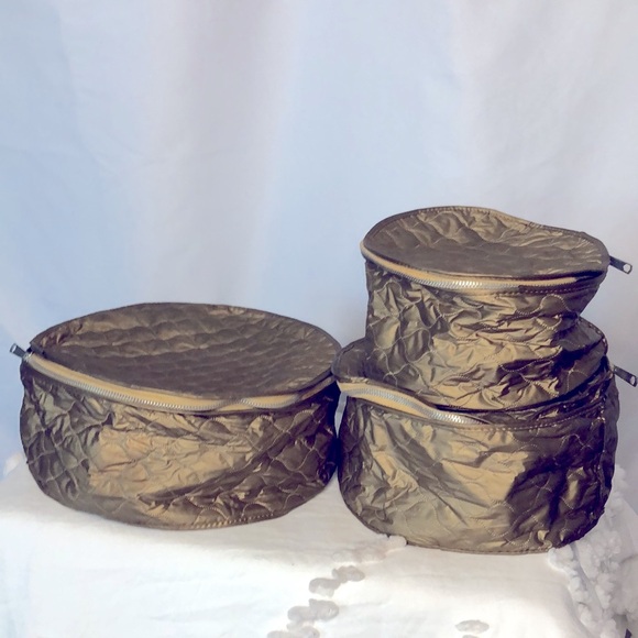 Bronze colored cosmetic set of 3 bags. Quilted pattern of round cosmetic cases. - Picture 8 of 8